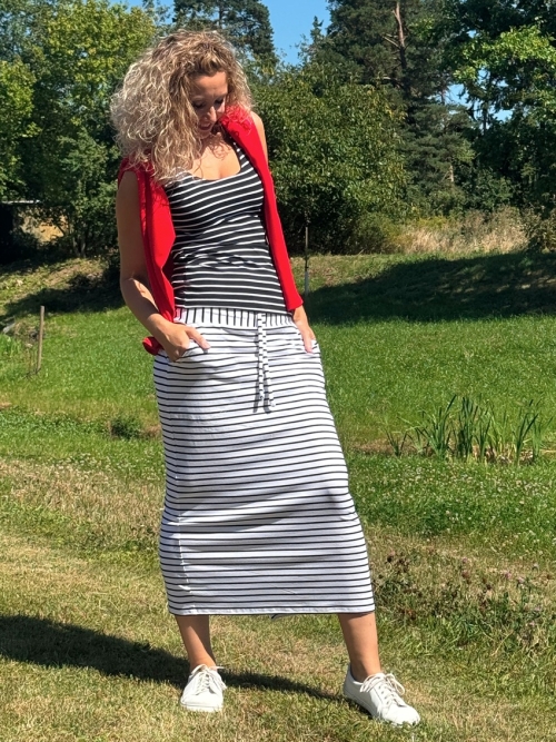 Bíločerná sukně s kapsami dlouhá