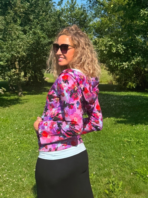 Mikina s klokankou a kapucí fialová s květy