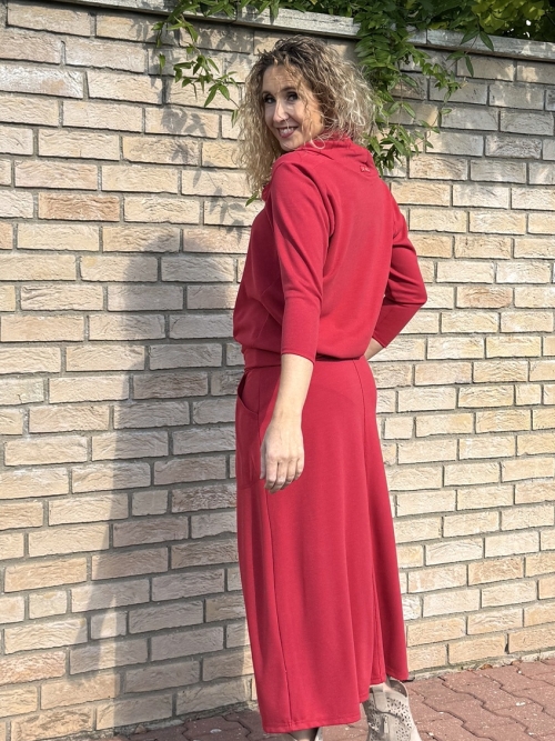 Zvonová sukně tmavě červená