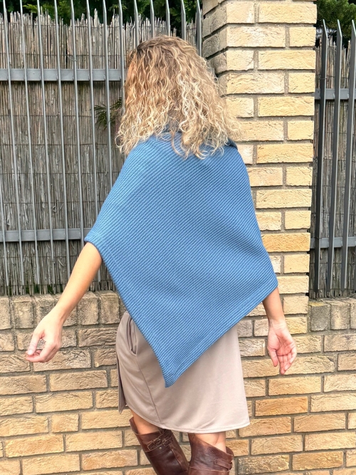 Rolákové svetrové modré pončo střední