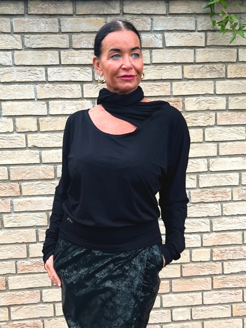 Netopýří tunika s ozdobnou šálkou černá