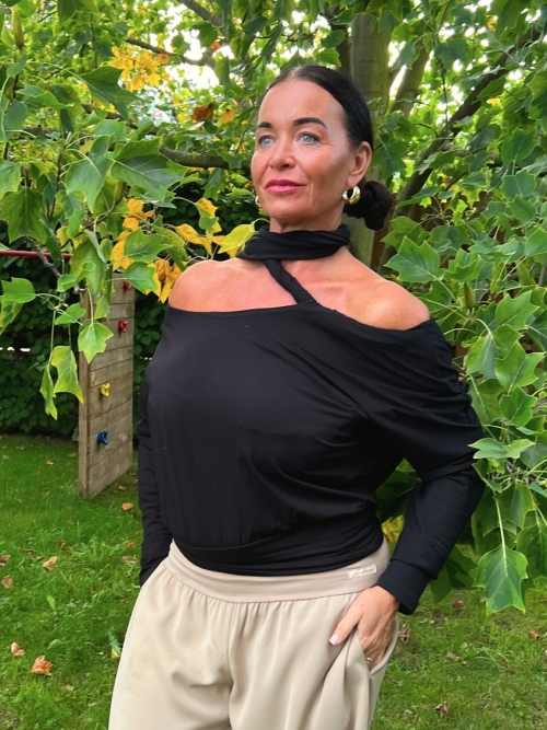 Netopýří tunika s ozdobnou šálkou černá