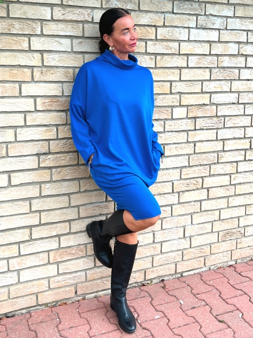 Rolákové šaty modré s rukávem