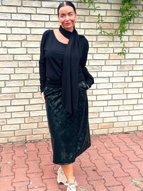 Překládaná midi sukně černá s leskem