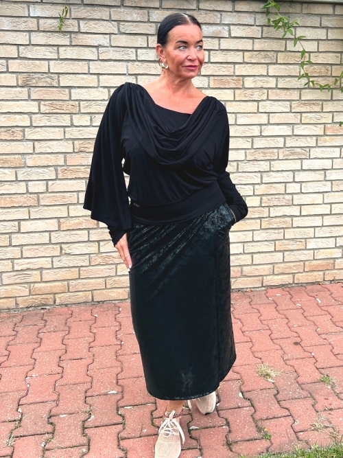 Překládaná midi sukně černá s leskem