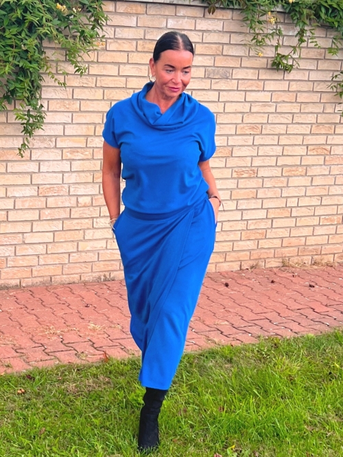 Šaty se zavinovací sukní dlouhé modré