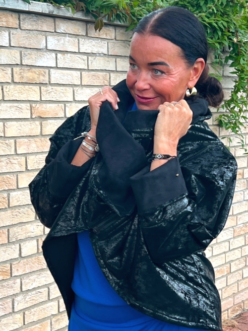 Kabátek netopýr černý s leskem