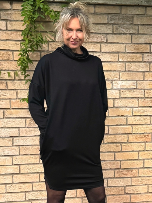 Rolákové šaty černé s rukávem