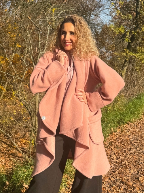 Růžový vlněný kabát