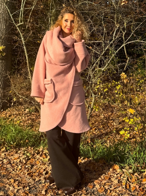 Růžový vlněný kabát