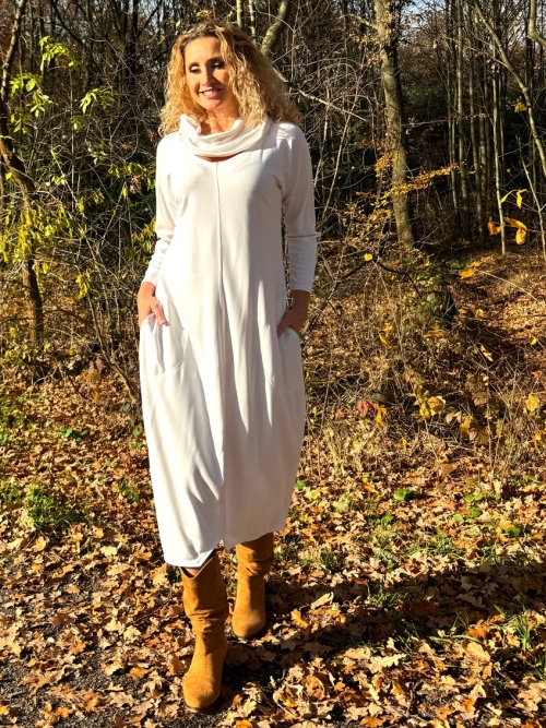 Dlouhé balonové šaty smetanové