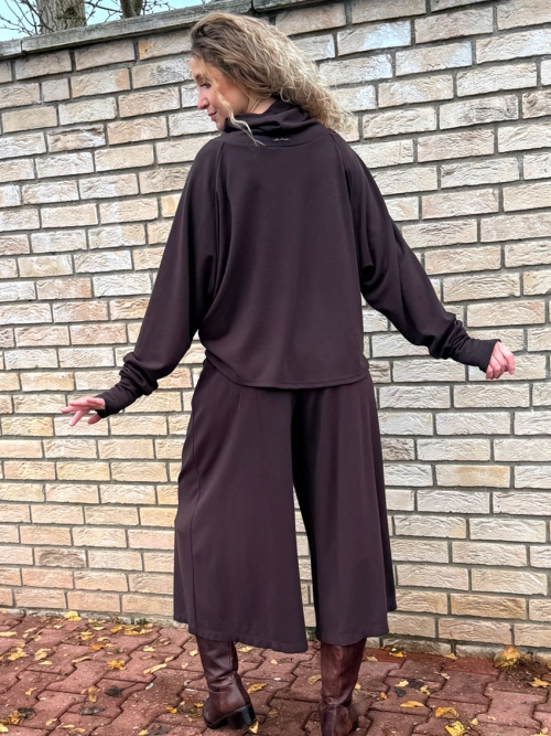 Volný rolák s gumou hnědý