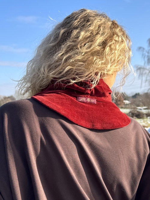 Vínový rolákový nákrčník