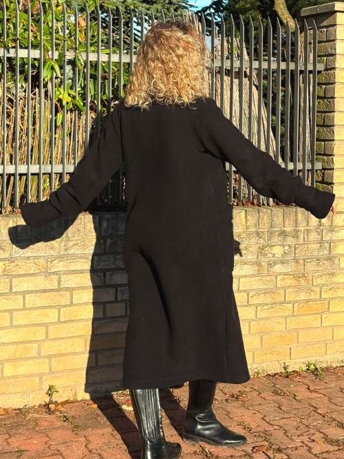 Černý vlněný kabát