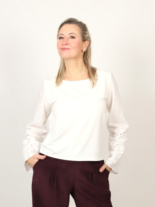 Bílé tričko s madeirovým rukávem