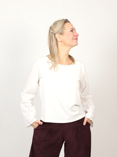 Bílé tričko s madeirovým rukávem