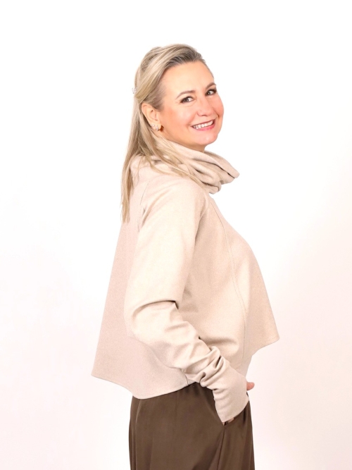 Béžový volný rolák