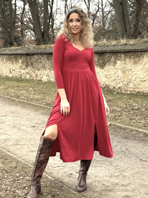 Šaty s rozparky červené