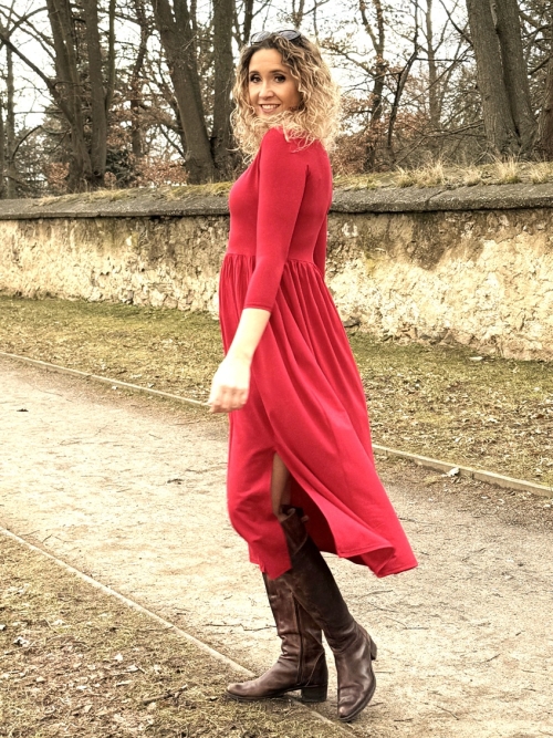 Šaty s rozparky červené