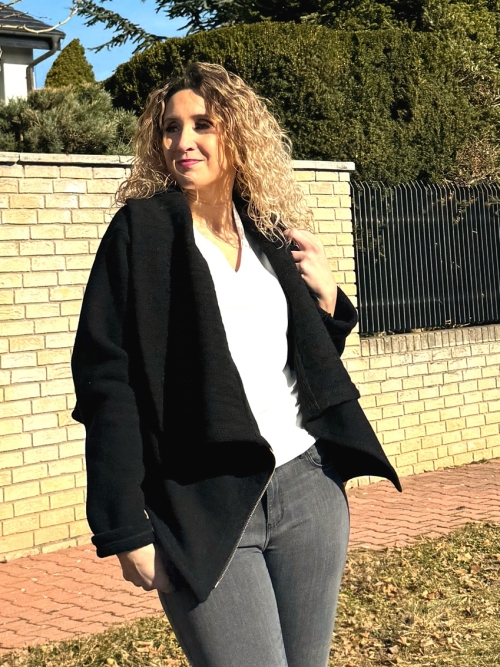 Křivák vlněný s copánky