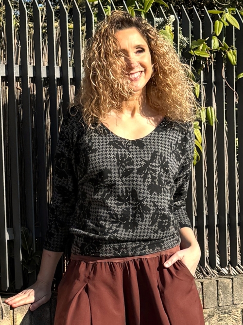 Tunika s netopýřím rukávem šedočerná