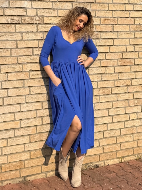 Šaty s rozparky safírově modré