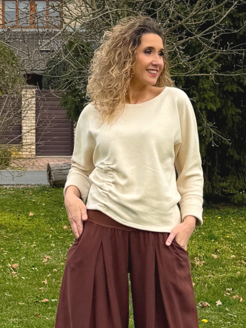 Svetřík bavlněný s nabíráním slonová kost