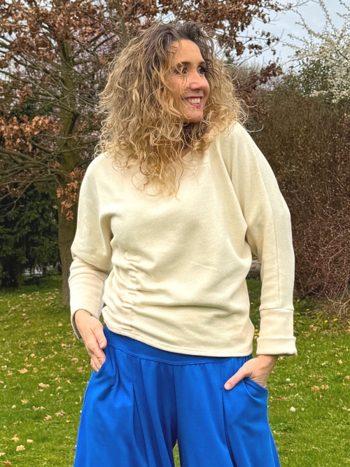 Svetřík bavlněný s nabíráním slonová kost