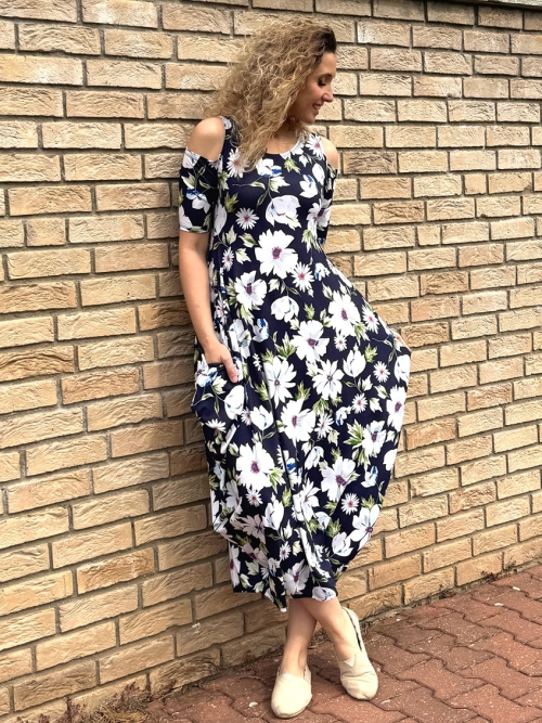 Dlouhé šaty s volnými rameny květy