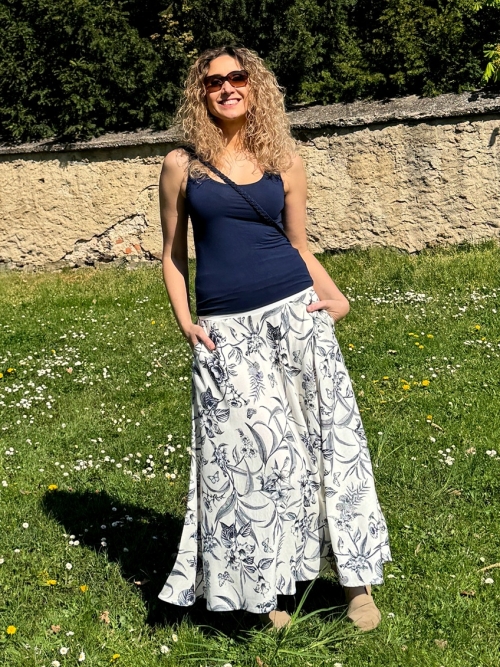 Polokolová sukně smetanová s květy