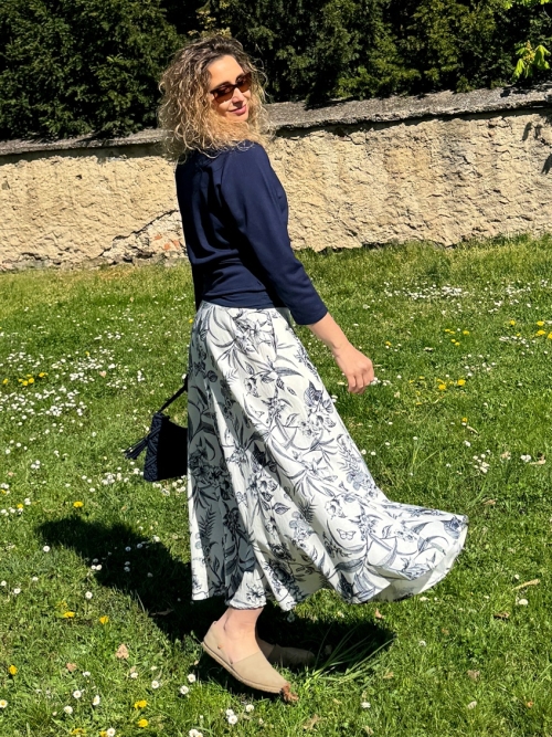 Polokolová sukně smetanová s květy