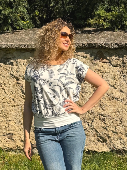 Volný top s pasem smetanovo-modrý