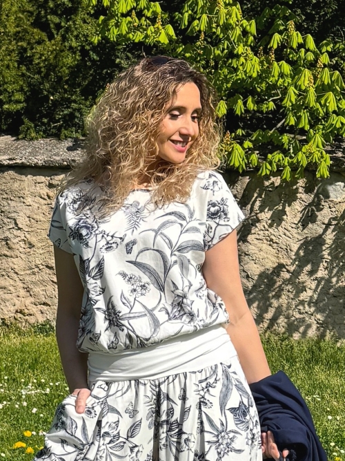 Volný top s pasem smetanovo-modrý