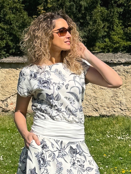 Volný top s pasem smetanovo-modrý