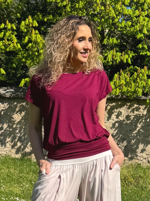 Volný top s pasem vínový