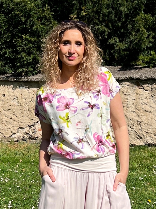 Volný top s pasem jarní květ