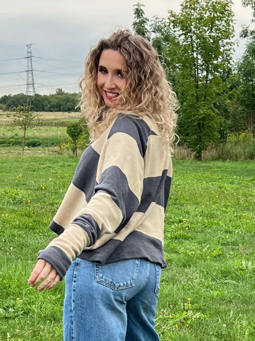Široký rolák krátký béžovo šedý