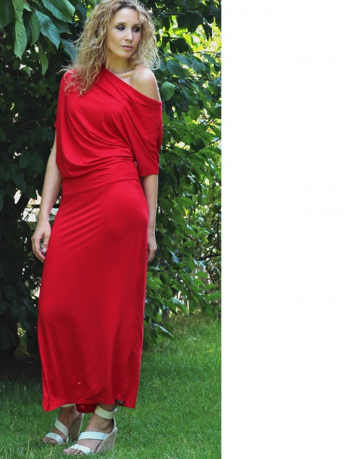 Červené asymetrické šaty dlouhé