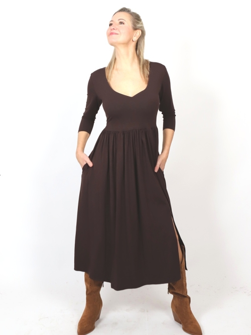 Šaty s rozparky hnědé