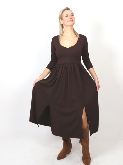 Šaty s rozparky hnědé