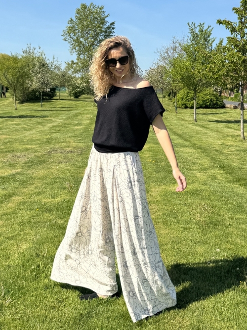 Kalhotová sukně béžová s černým květem