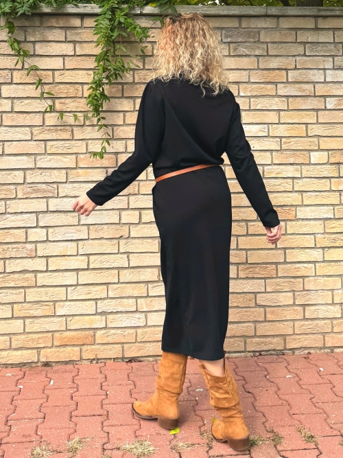 Černé dlouhé šaty se stojáčkem