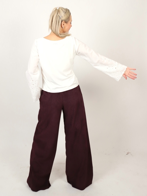 Bílé tričko s madeirovým rukávem