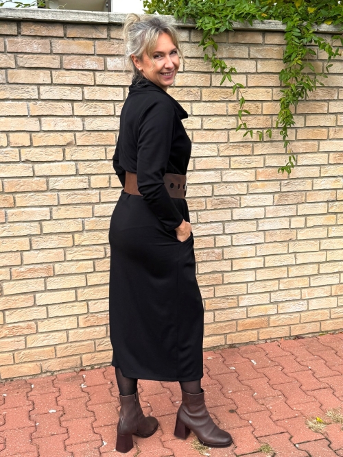 Černé šaty s volným rolákem dlouhé