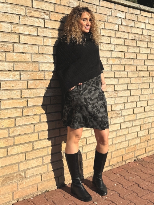 Překládaná krátká sukně šedo černá