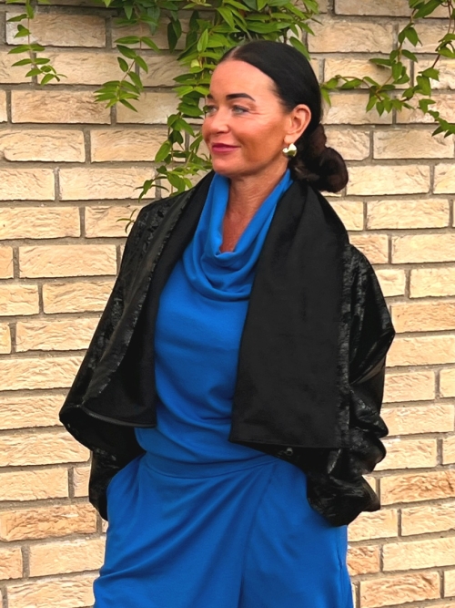 Kabátek netopýr černý s leskem