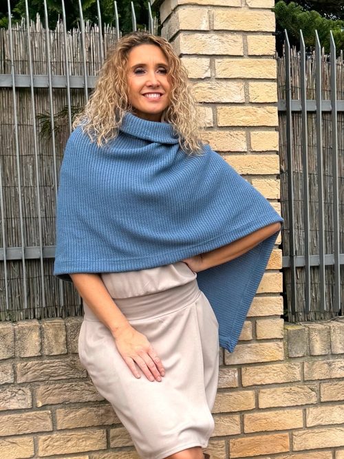 Rolákové svetrové modré pončo střední