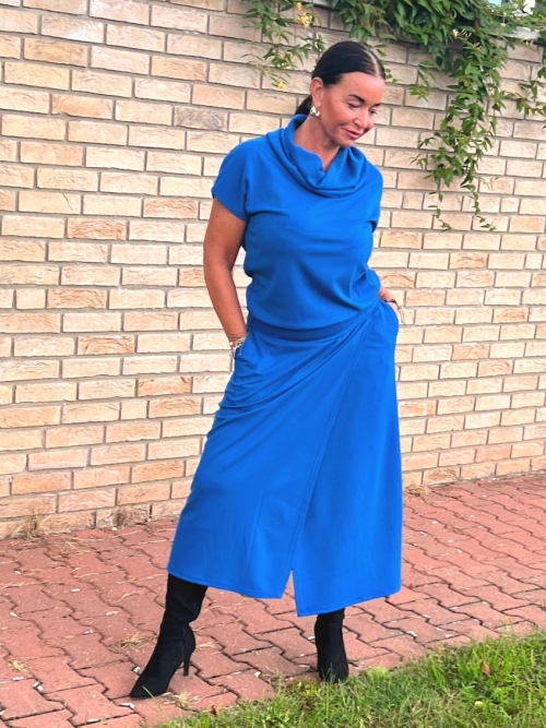 Šaty se zavinovací sukní dlouhé modré