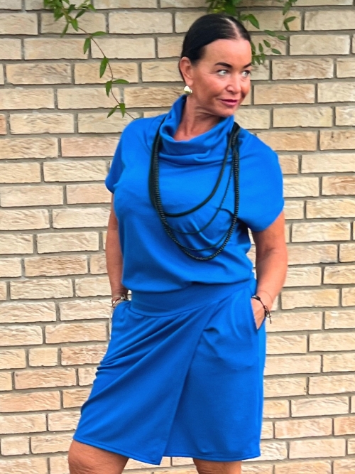 Šaty se zavinovací sukní krátké modré