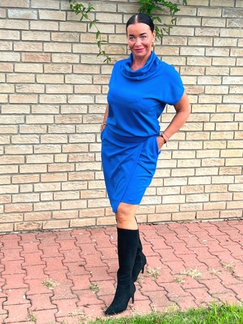 Šaty se zavinovací sukní krátké modré